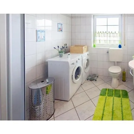 Claudia Comfortable *